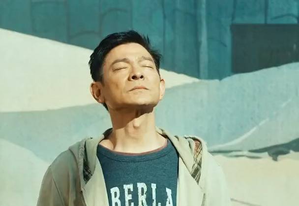 人潮汹涌，刘德华、万茜、肖央