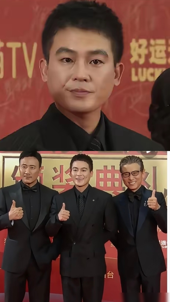 欧豪被胡军李乃文架着走红毯，热搜第一。现场生图，脸肿了，眼也肿了。整个人像被临时从被窝薅起来的，懵着笑了一路。
他双剧入围飞天，《北上》《生万物》。座位第一排，感言说得挺实诚：生在土地，死在土地。可镜头一特写，那状态，真不如俩老大哥扛打。
网友说像被长辈领着见世面的小孩。我看更像刚熬完大夜、又被