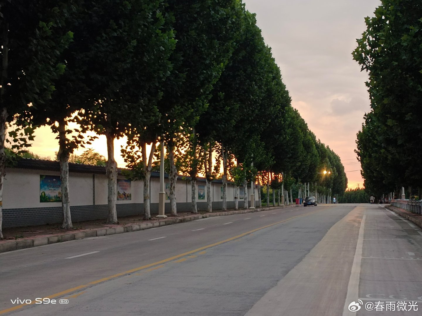 #vivo[超话]##vivo超话# 夕阳仿佛让天更明亮了，比没有夕阳的时候更亮。 ​