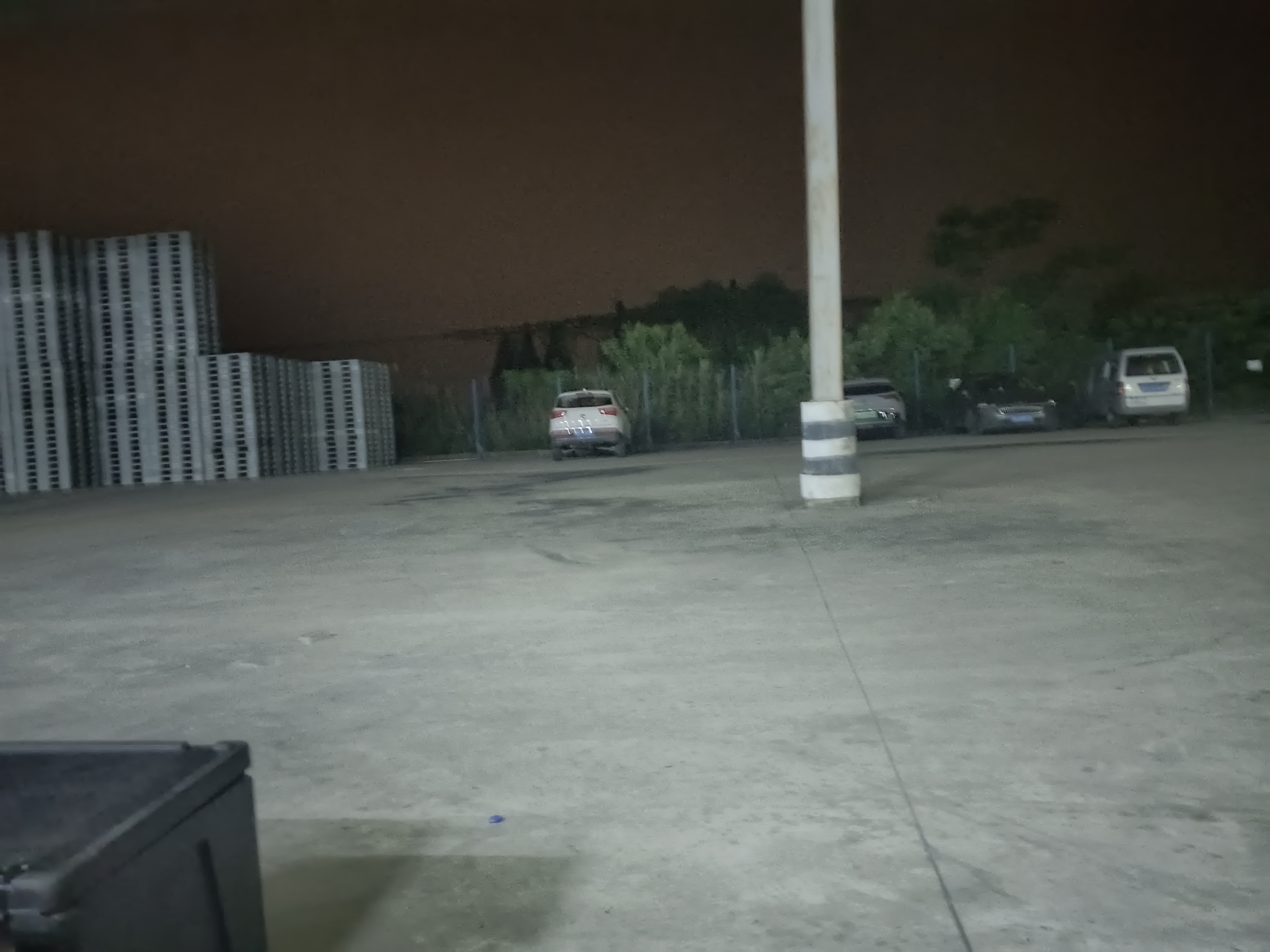 生活就像一盒巧克力，你永远不知道下一颗是什么味道。这是《阿甘正传》里的经典台词，简单却充满深意。人生充满了未知，每一个选择、每一次经历，都像是打开巧克力盒时的期待。就像我们在工作中，可能会突然接到一个新的项目，不知道结果是好是坏，但这就是生活的魅力所在。它不会按部就班地给你