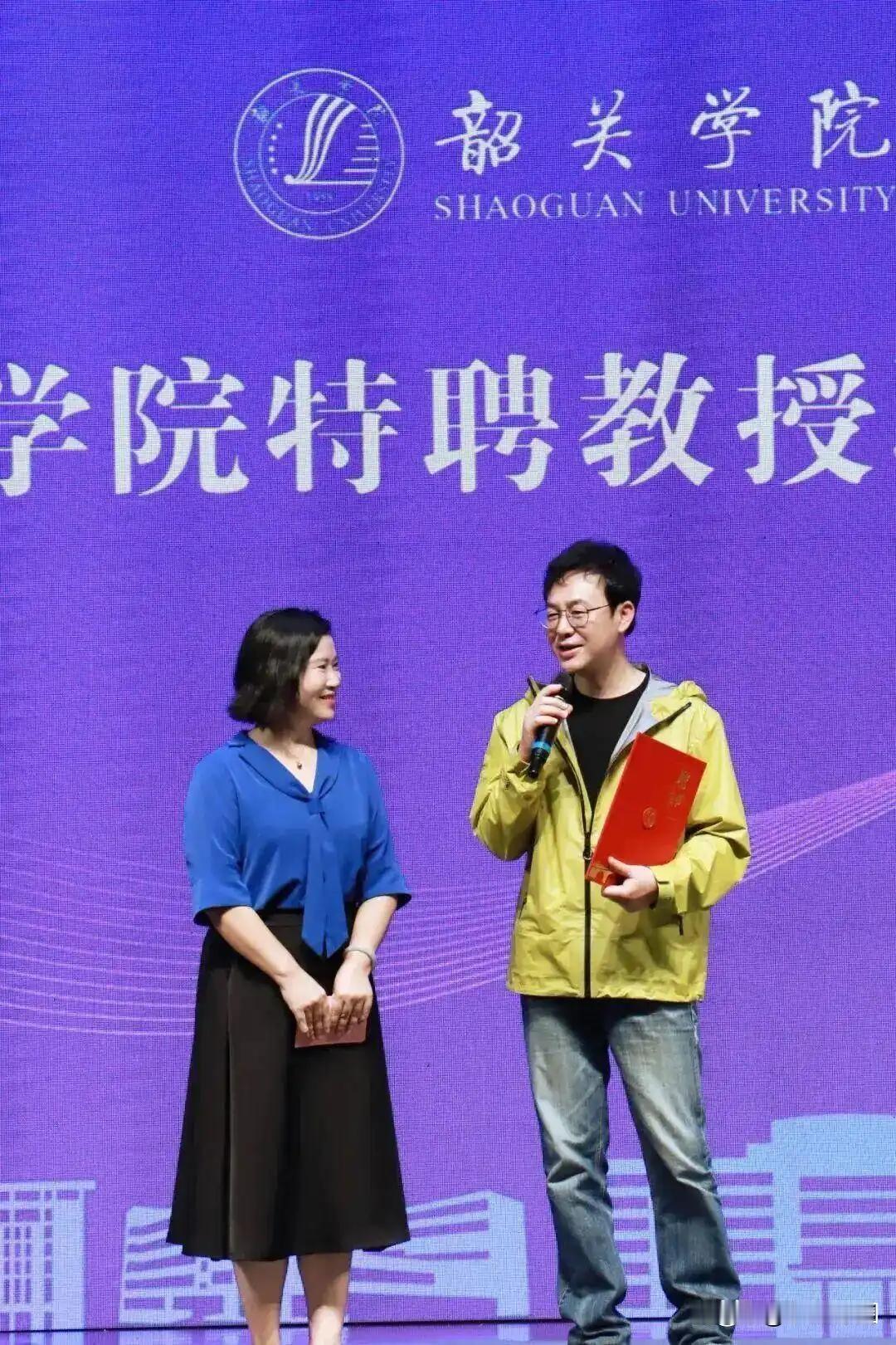 真是少见多怪呀！[呲牙]大家不知道的事多着呢，张颂文去年就已经是广东名牌大学的教授了！(图)