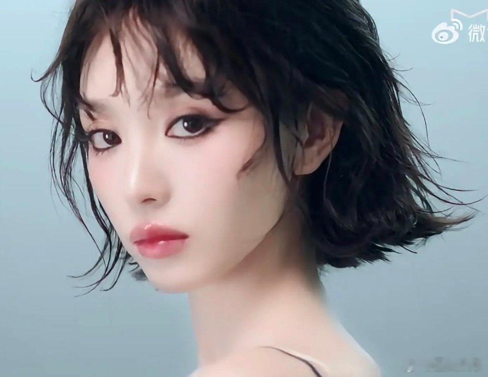 李兰迪和田曦薇这造型谁抄谁的？ ​