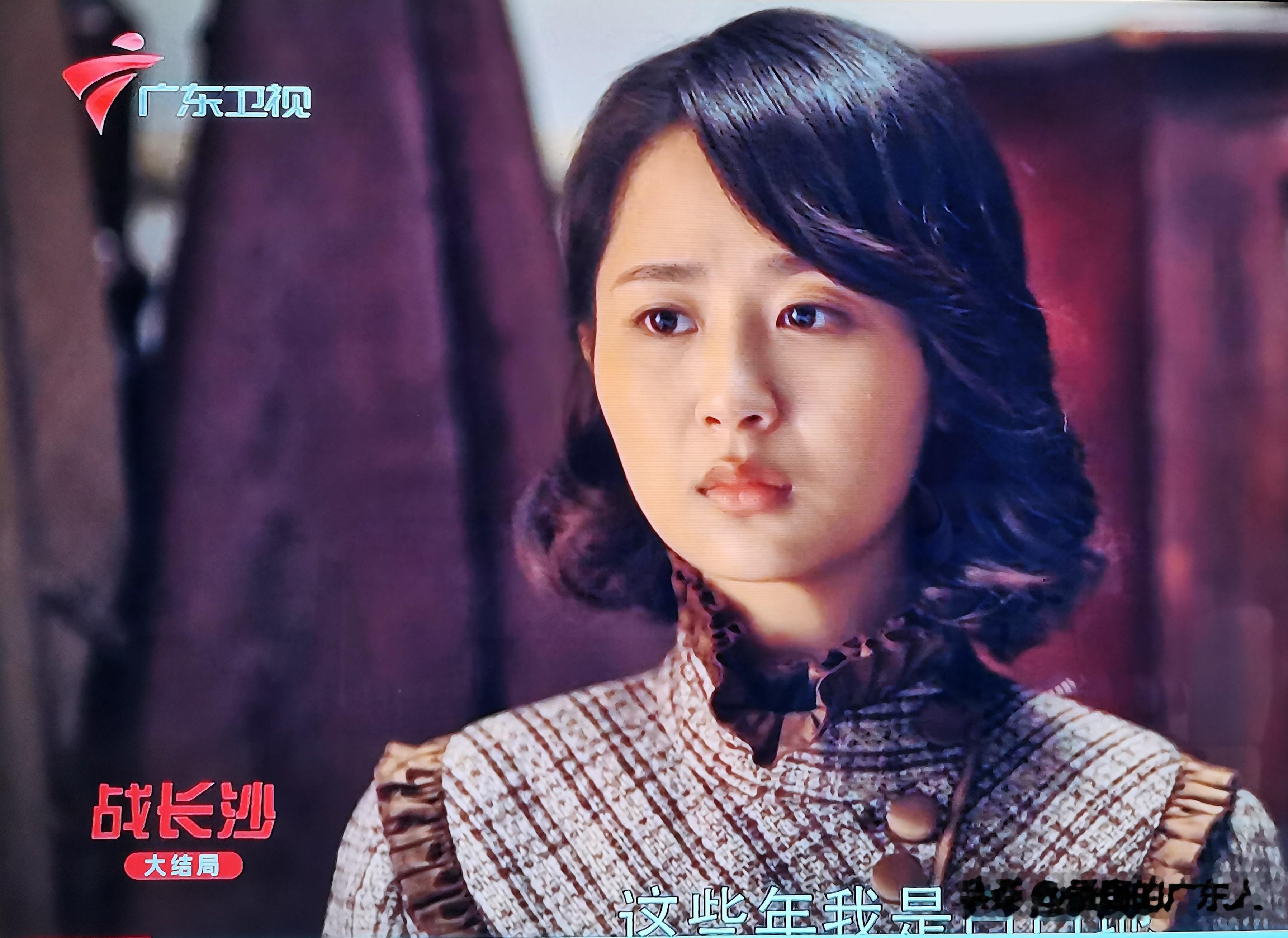 图1是杨紫《战长沙》的剧照。
图2-3是杨紫的近照。
图4是李思潼《给阿嬷的情书》中的剧照。
图5-6是李思潼的近照。
通过对比，不得不说“人靠衣装马靠鞍”。
她俩穿上适合自己的服装，都变漂亮了，而且身材也变得高挑修长！
当然，除了服装之外，红气也能养人。她俩今年可是星光熠熠，杨紫凭借电视剧《生命树
