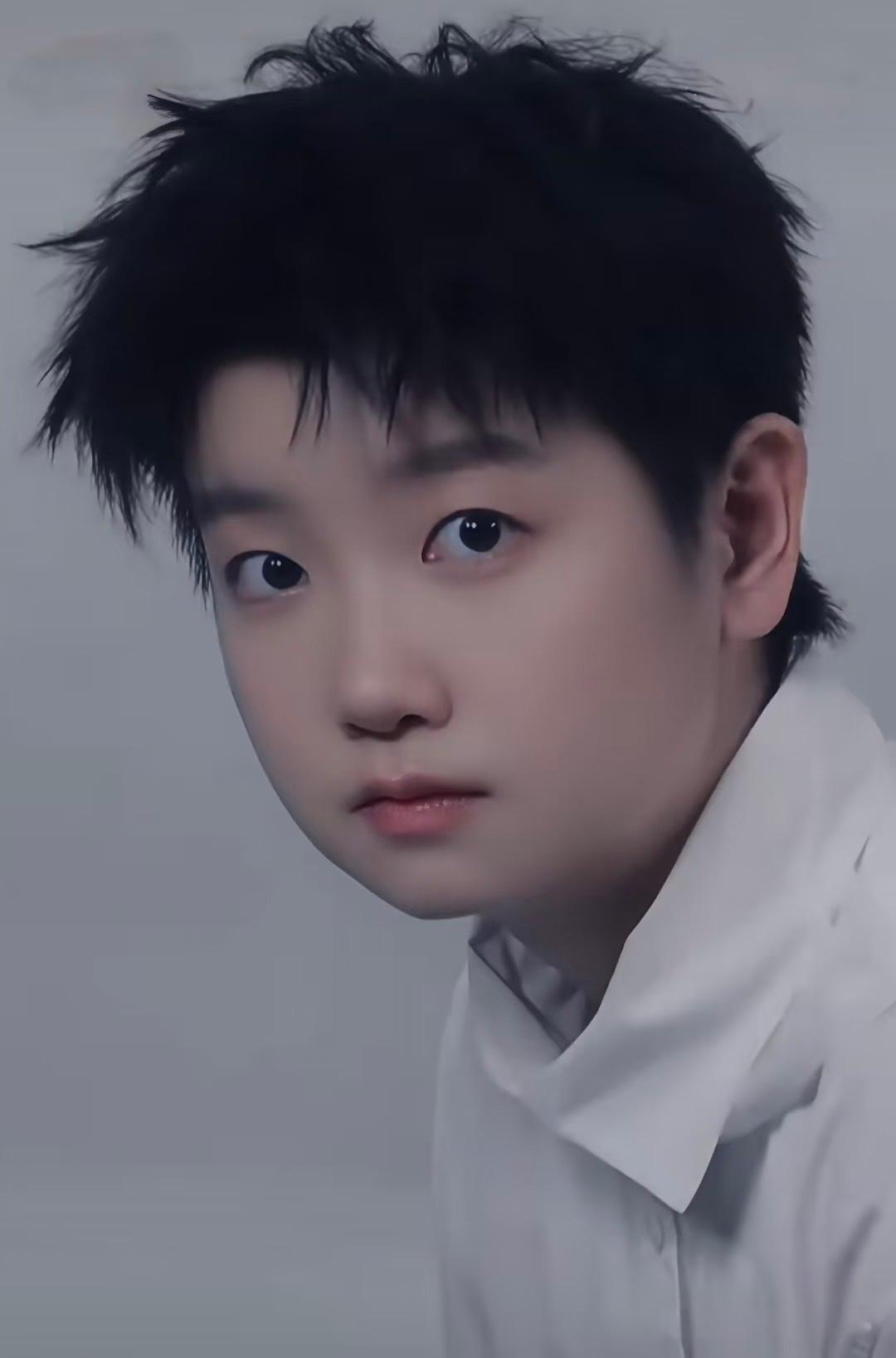 #孙颖莎3比0朱雨玲# 
宝宝，麻麻亲亲😘
真的太厉害了！受伤休战缺席好几场比赛，迎来复出首战，团体一单扛起重任，一人拿下两分，太棒太牛了[期待] ​