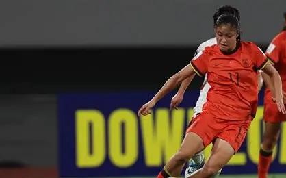 中国U17女足硬生生拼下美国拿到小组第一，结果转头一看对阵表，很多人心里反倒凉了半截。
八分之一决赛碰法国，就算趟过去，后面大概率还蹲着巴西。再瞅瞅隔壁日本队，顺风顺水抽到了肯尼亚。
不少人开始敲键盘算账：这小组第一拿得太不划算，早知道还不如避一避。
拿成年队的市侩思维去套青训，纯属扯淡。