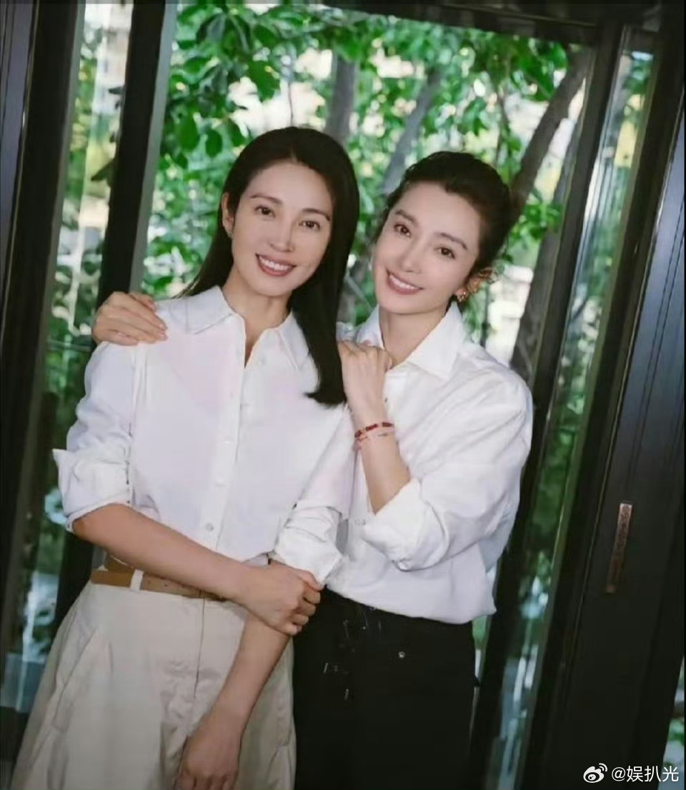 李冰冰和妹妹，这颜值，把姐姐的资源给妹妹，妹妹能红过姐姐吧 ​​​
