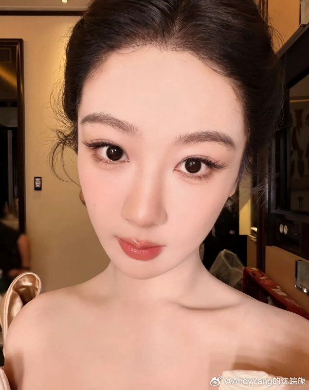 #杨紫[超话]# yz#杨紫家业#yz#杨紫李祯#

对待这个世界，我有无数种态度，对待你，我只有爱你。


【杨紫🔸家业🔸李祯】 ​​​