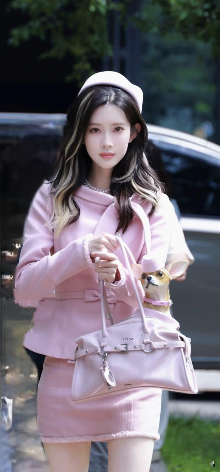 时尚美女，喜欢吗？