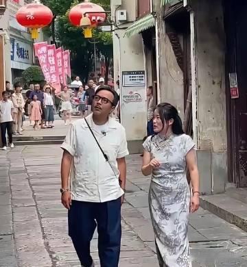 汪涵看着真的像个老大爷了