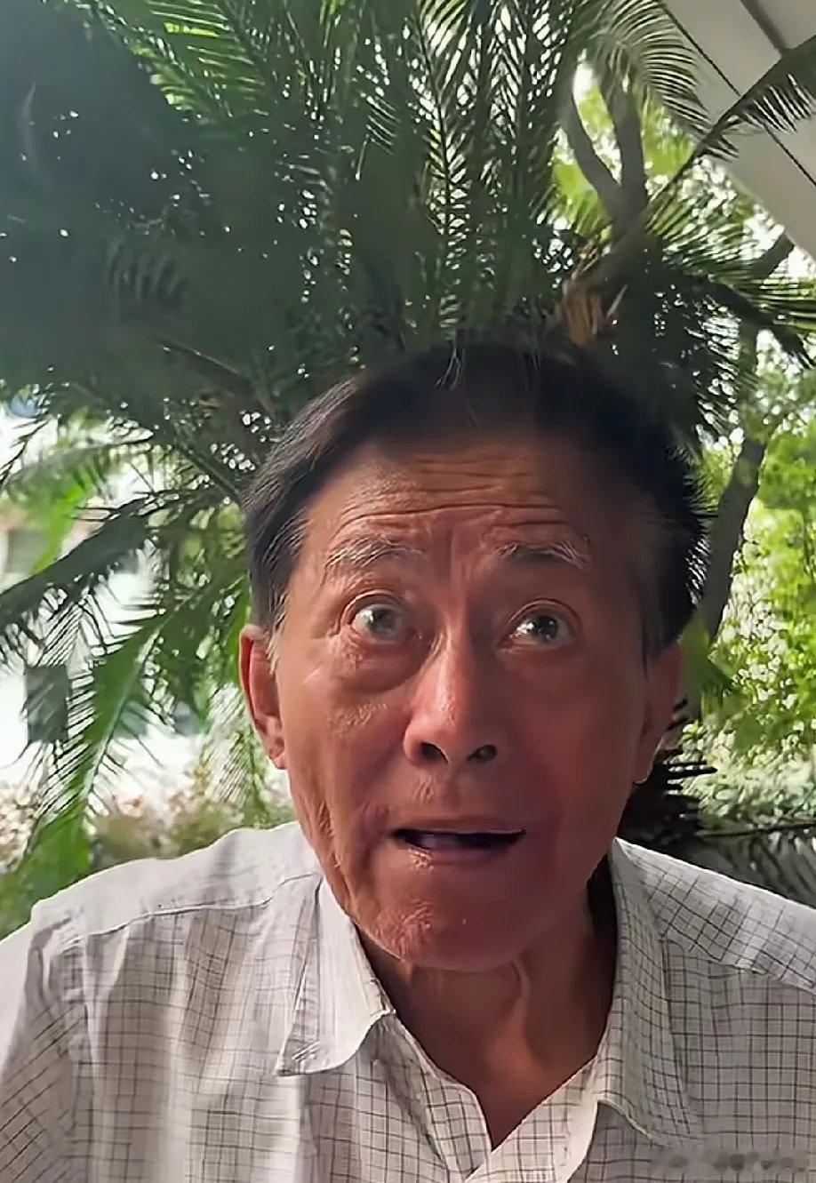 今晚美股存储龙头SK海力士ADR（SKHY）继续走强，盘中刷新历史新高，最高触及194.8美元，日内涨幅接近5%，总市值突破1.4万亿美元。#A股[超话]# ​
