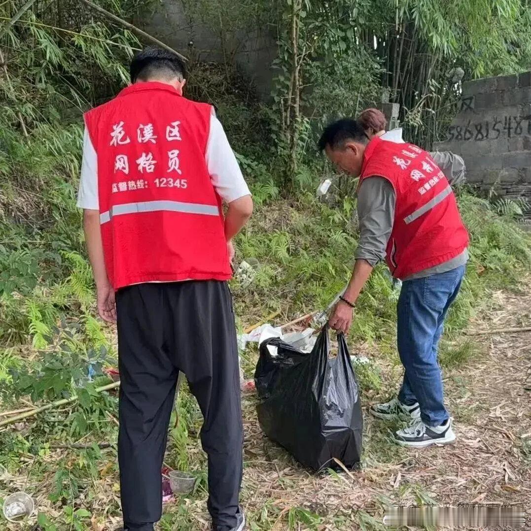 两清两改两治理｜贵筑街道“美颜”全开 城乡面貌焕然一新
为持续提升辖区人居环境品质，贵筑街道统筹各村（社区）、网格员、志愿者及物业力量，聚焦农村村寨、城郊结合部、城市小区三大重点区域，扎实推进“两清两改两治理”专项行动，着力消除环境乱象，补齐治理短板，切实改善辖区整体面貌。 ​