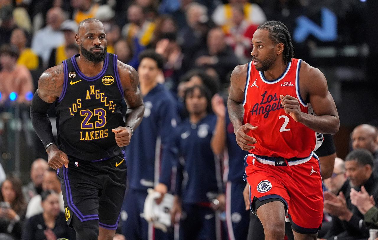 你发现没？ 现在的球迷聊“历史最佳侧翼”，吵的根本不是实力，是情怀。 ...