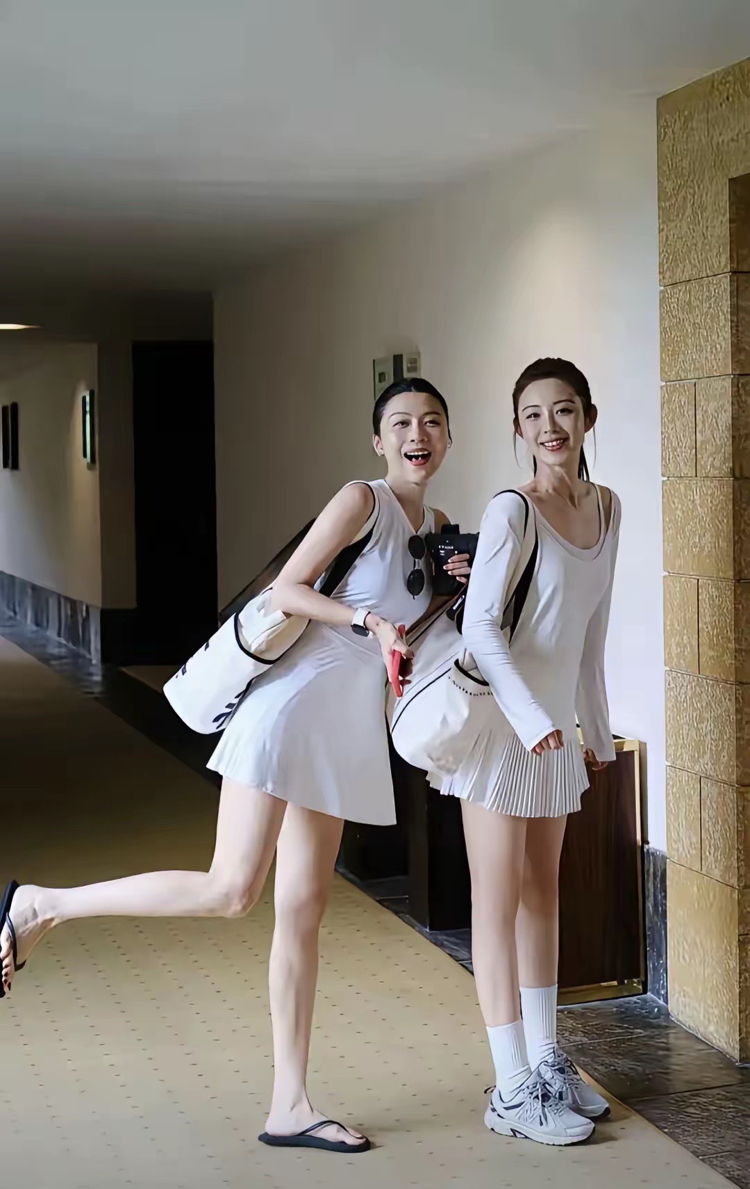 这科技感，哪个是妈妈哪个是女儿？ ​​​