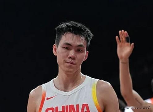庞峥麟谈中国男篮：

“确实是非常珍惜这样的机会。”

“我在国家队中。”

“跟大家学到了很多。”

“也清晰意识到。”

“自己还有很多的不足。”

“这是我接下来需要去提升的。”

“我也会认真去总结。”

“让自己持续进步。”

“让自己能够变得更强。”

“能做出更多的贡献。”

“这次亚