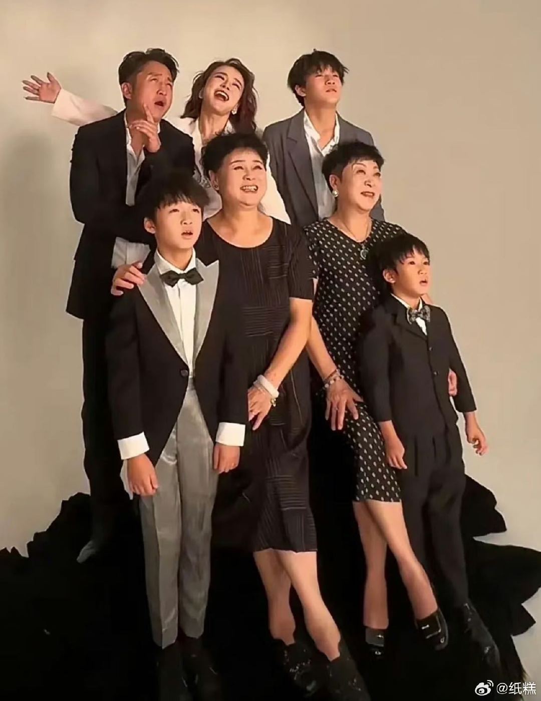 #冉莹颖妈妈扬言要打邹市明##姐姐当家# 真的被阿姨的金句逗乐，事情办完再来道歉，那我打他一顿再说对不起行不行。能听出来是半开玩笑，但也不是完全说说而已，心结摆在那里，邹市明想要获得谅解还有很长一段路要走。 ​