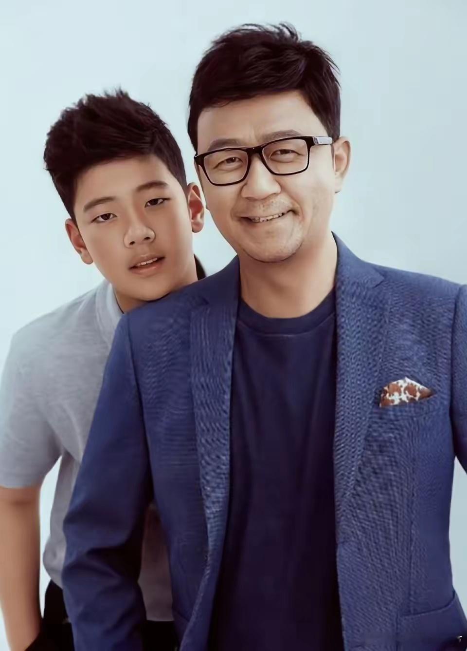 郭涛儿子去年没考上北电
复读一年进了北电国际班
看来郭涛也是煞费苦心，给儿子早就规划好路线
​北电国际班为“2+2”项目，即先在国内学习两年语言及专业基础课，获得结业证后，再赴合作的英美院校完成学业，最终取得外方大学学士学位 。
​石头学习不好，郭涛也没有打压教育，而是与儿子在大理旅行、 ​