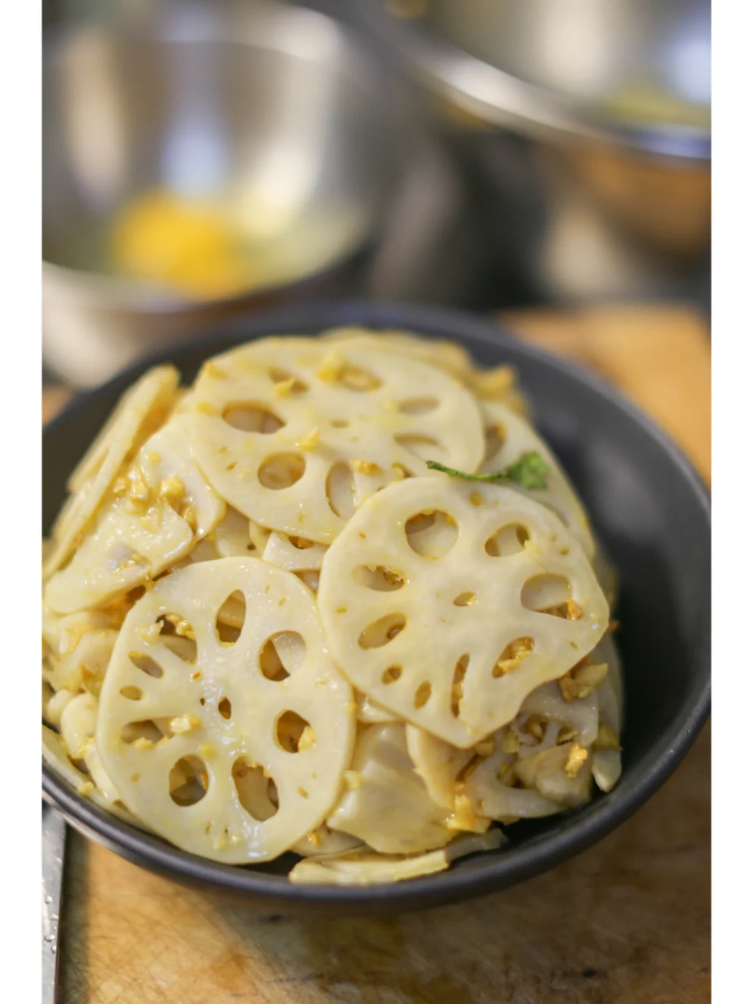 黄金蒜蓉拌藕片，满足口腹之欲又没有负担