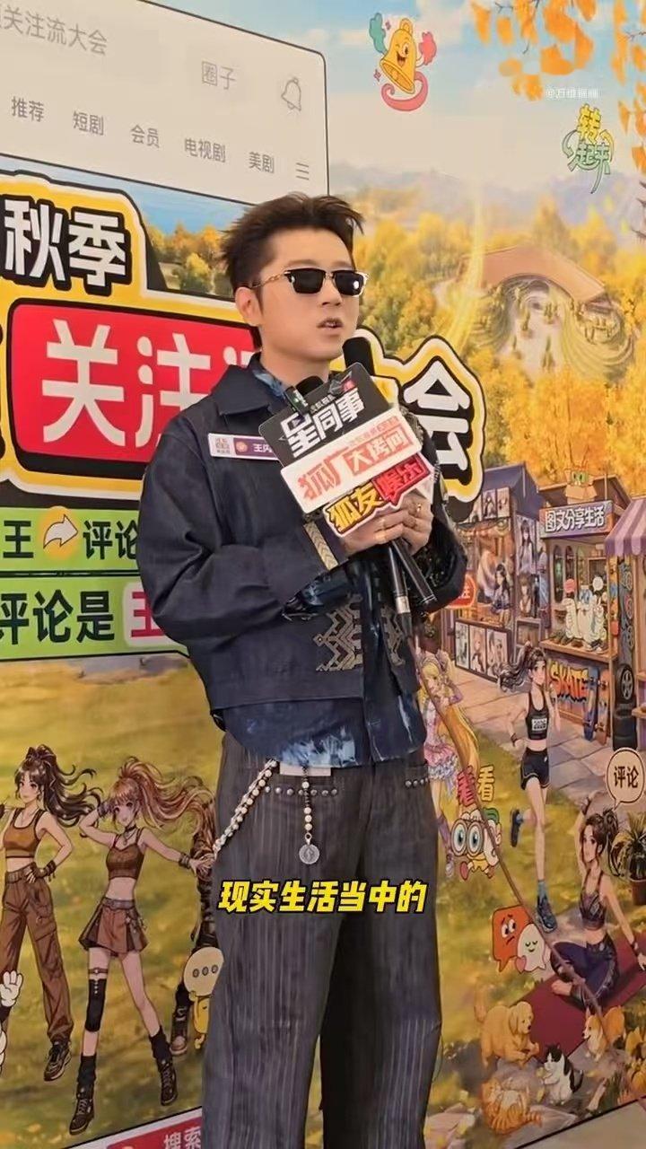 #王以太说曾辉私下跟霸总形象很有反差# 大众总习惯用荧幕角色定义演员，王以太的分享，让我们看见曾辉卸下角色光环之后真实鲜活的个人性格。 ​