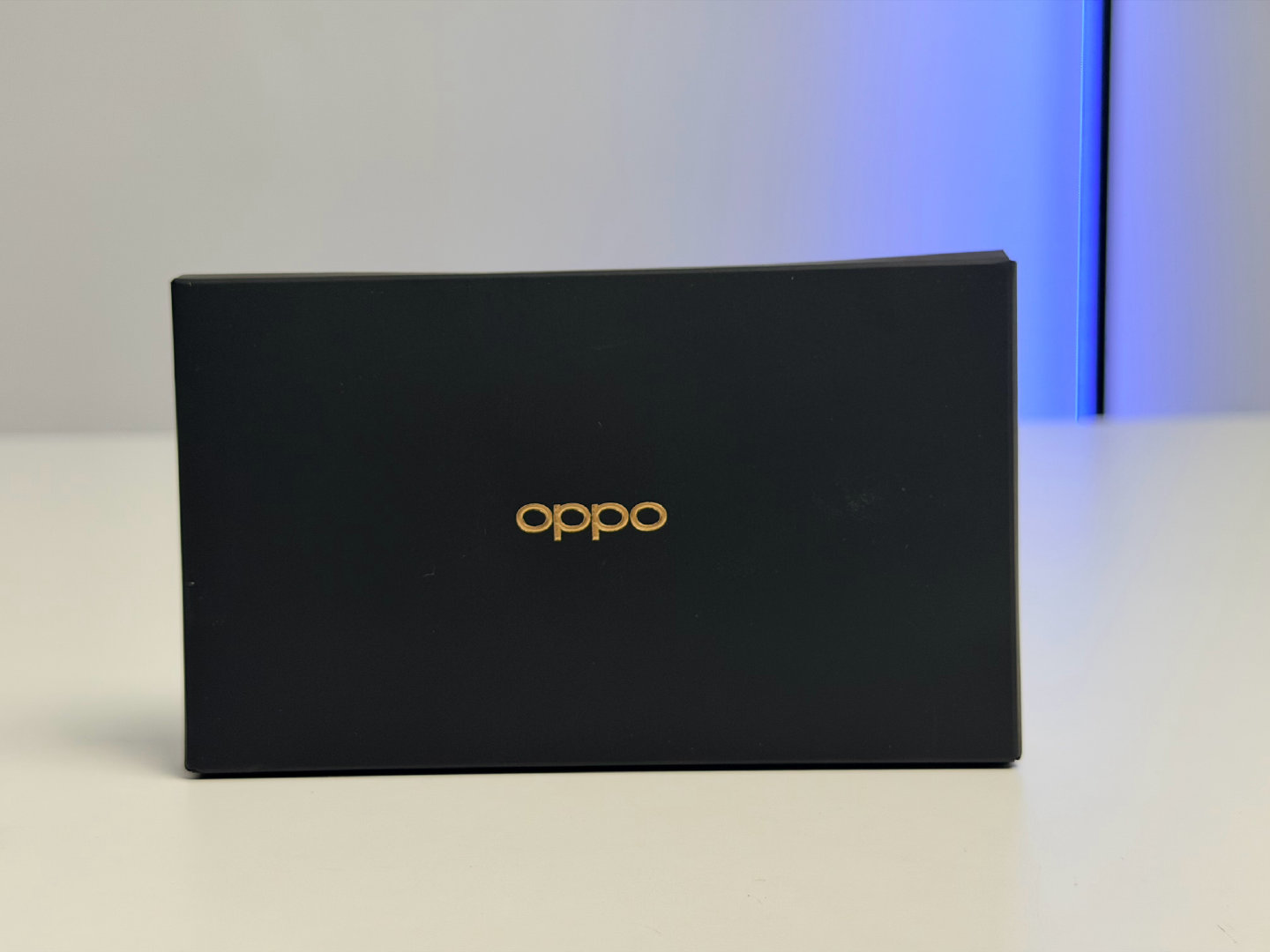 OPPO Find X10系列发布会邀请函好玩！
哈苏超清原相机透卡好玩！
所拍即所见[不愧是你] 
期待发布会，22日现场见 ​
