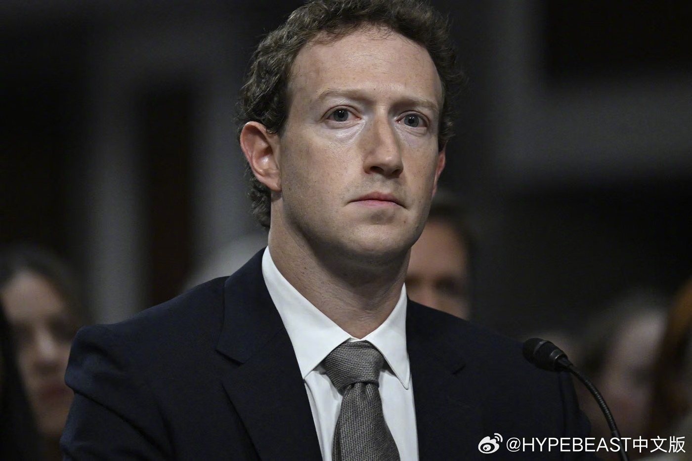 【Meta 同意就青少年社交媒体成瘾索偿支付 180 亿美元和解金】

Meta 已同意在未来 10 年支付 180 亿美元和解金，以解决全美范围内有关青少年社交媒体成瘾的索赔。根据与全美 52 名州总检察长达成的协议，Meta 必须对 Instagram 和 Facebook 进行系统性的安全改革。

诉讼指控 Meta 刻意设计令人上瘾的 ​