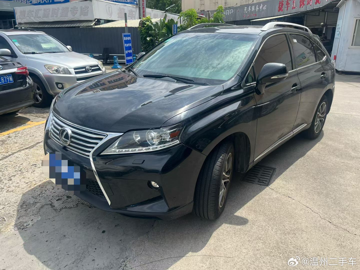 15年雷克萨斯 RX270  车况很好，一手车，公里大，保险刚买一年，价格5万多 ​