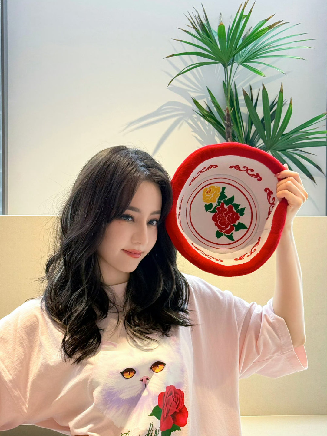 #迪丽热巴[超话]#   晚安[爱你] 小巴巴

#迪丽热巴# ｜#迪丽热巴p掉了囍字# ｜#迪丽热巴老式脸盆帽子# ｜#迪丽热巴明示# ​