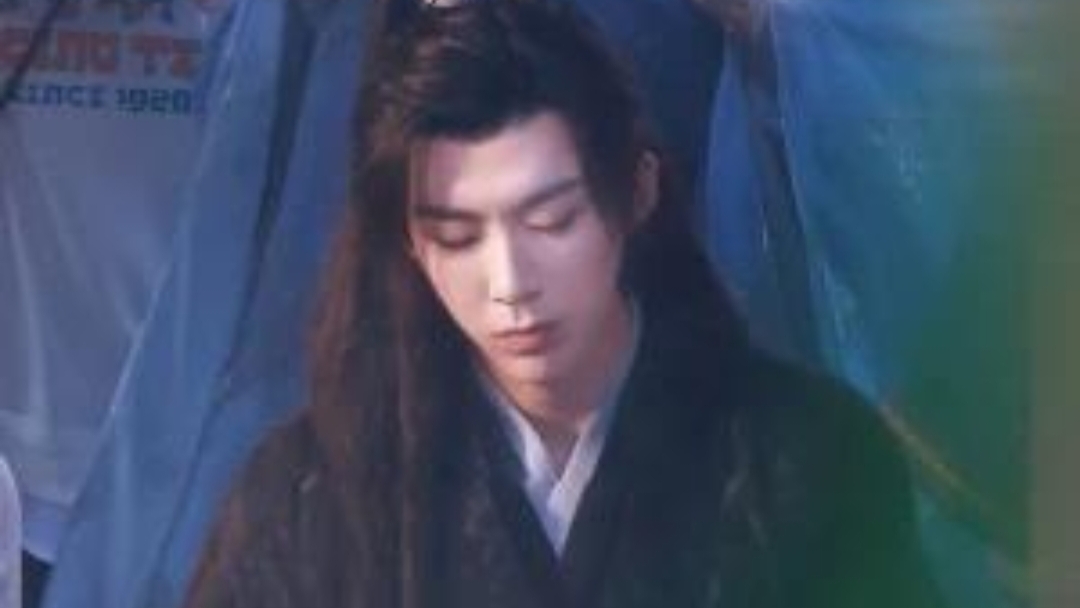 你觉得刘宇宁身上有哪些魅力刘宇宁独特烟嗓唱功扎实，转型演员后也肯打磨演技。为人接地气真实不端架子，情商高，懂得照顾身边人的情绪，细节处尽显修养。从素人一路打拼走红，依旧保持清醒谦逊。当然他也并非完美，不同人看法各有差异，你被他身上哪一点特质所吸引？