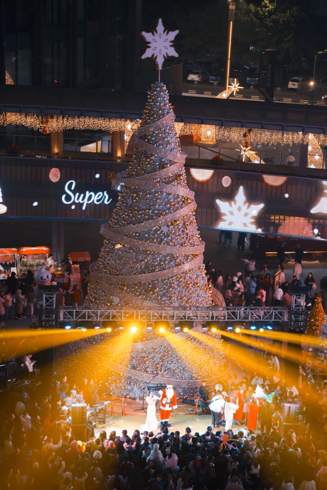 圣诞节的氛围已经被新光天地拉满了🌈❤️