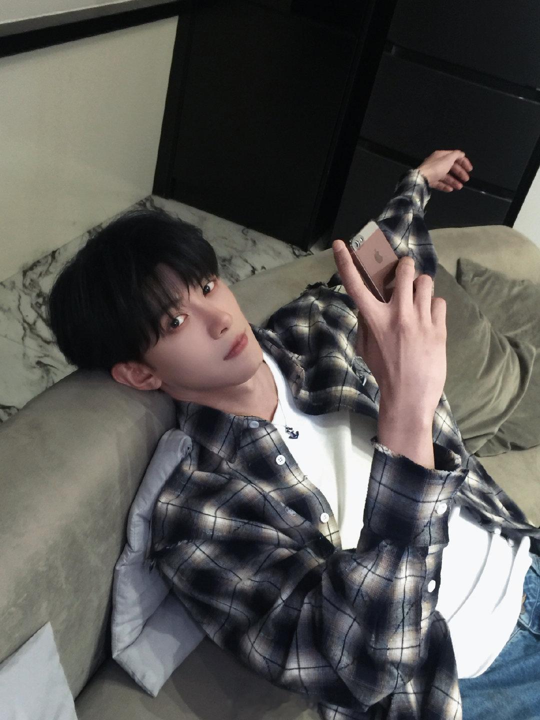#邓凯# dk#邓凯沈青决#

你若觉得孤单，就抬头看看月亮，它也曾一个人挂在天上，却把清辉洒给了所有抬头的人 [给你小心心]
️


邓凯金枝 | 邓凯崔弼方 | 邓凯子淼 | 邓凯浮生｜邓凯齐旻｜邓凯珠雀｜邓凯沈青决 ​