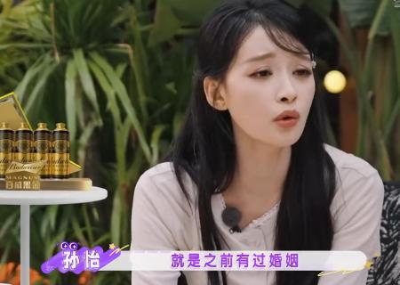 孙怡说李小冉想找个头婚的不容易？我听完直接笑了。
别拿普通人的相亲剧本，去套有钱有颜的女明星好吗。
《姐姐当家》里，孙怡一句“你想找个头婚的不容易”，直接把李小冉架在了婚恋市场的鄙视链上。
但这届网友的嘴是真的毒，也真的清醒：李小冉有钱有颜有事业，前夫债务缠身她跑得比谁都快。她要是真想找个未婚的，大