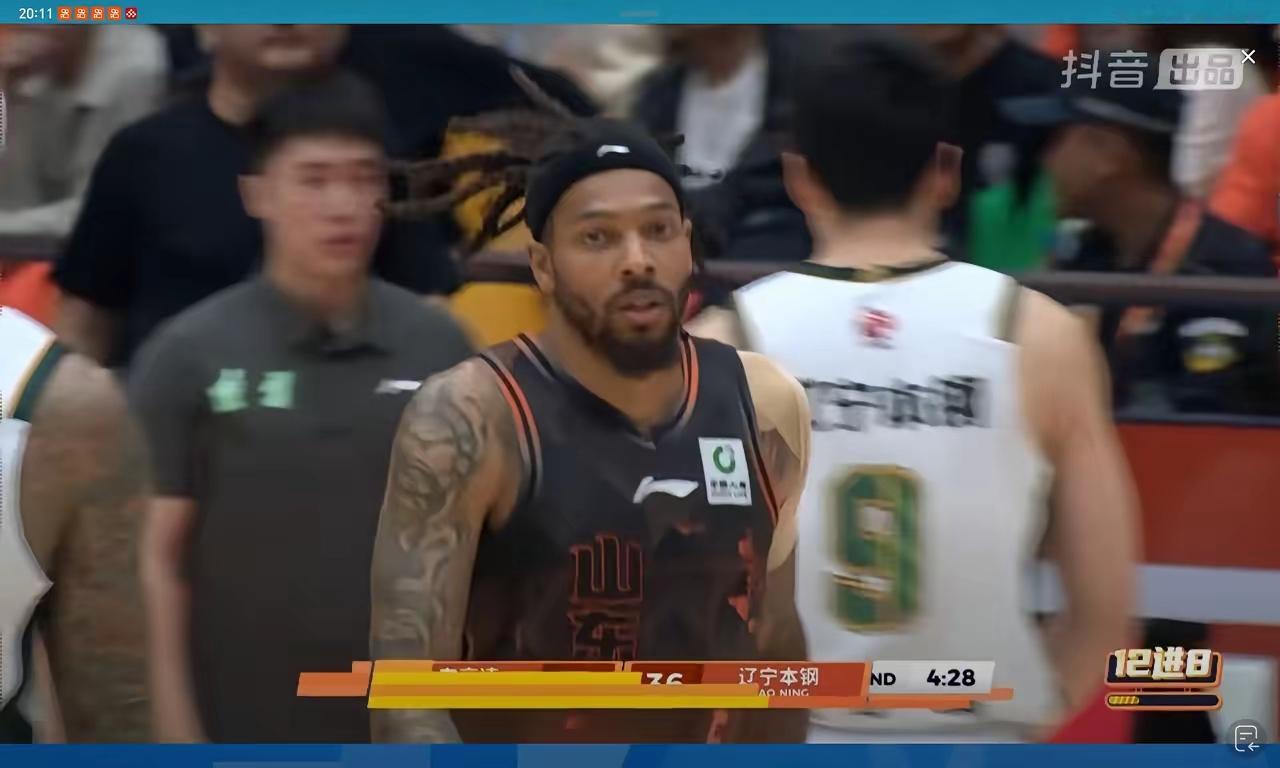 今天晚上看了山东高速和辽宁的12进8的比赛。山东高速男篮你们是来搞笑的...