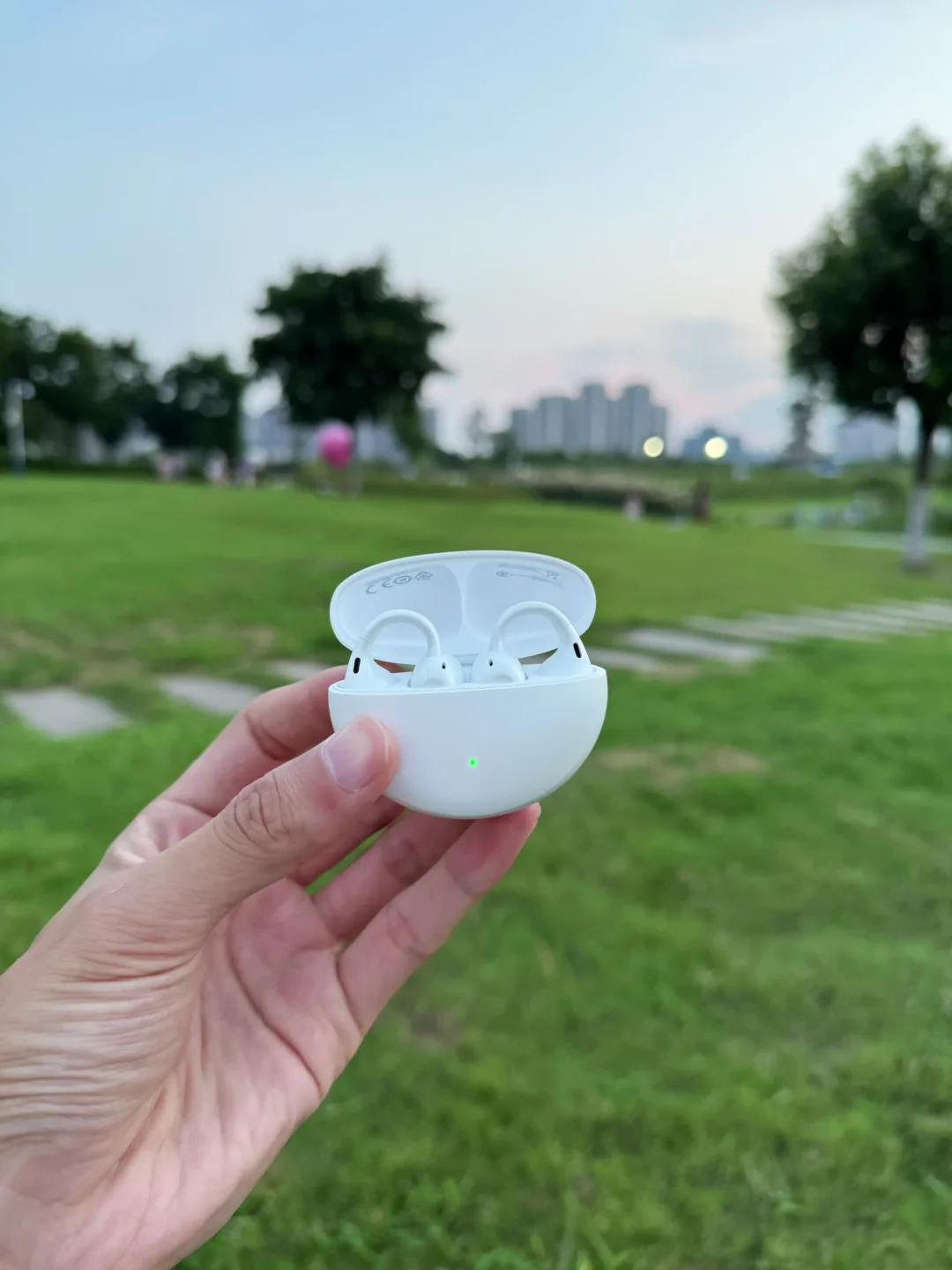 百思不得其解，OPPO的东西虽然做得好看
但是怎么发都没流量没人看，发体验不行，