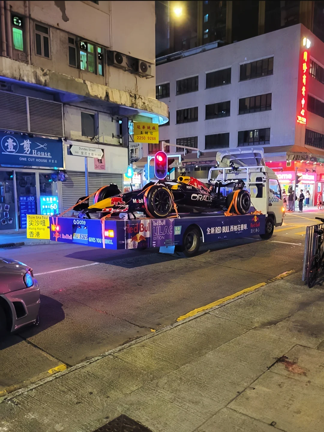 震惊！🇭🇰香港街头偶遇红牛F1赛车🏎️