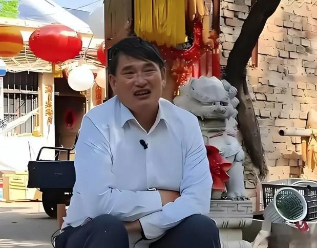 这两天一直都能刷到新闻说朱之文被黑粉举报，每个月的演出减少十几场？为什么啊？

一直没太懂，朱之文红了之后怎么那么多黑粉啊，他不是农民吗？是得罪了什么人了吗？还是有什么“过节”，反正打了不少官司了！就是没完没了的！

他的商演应该价格不贵吧，就是正常糊口吧？为啥要举报呀，举报的理由又是什么？为什么一