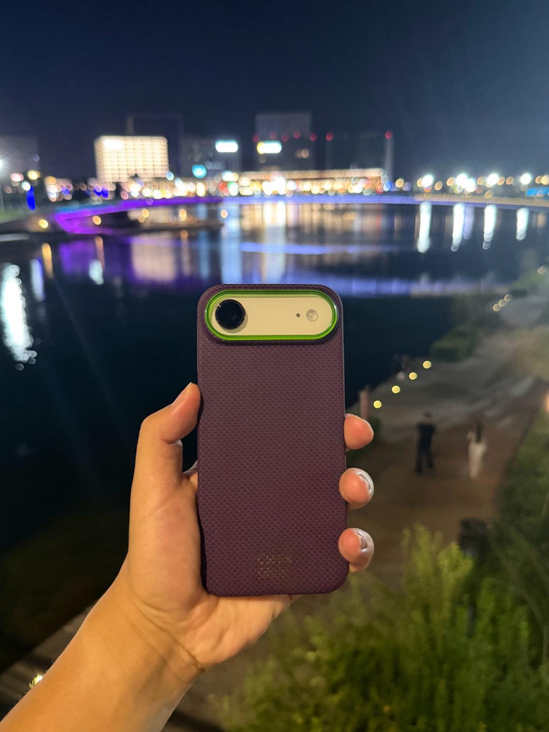 iPhone17ProMax夜间拍摄

眼里的iPhoneAir ​