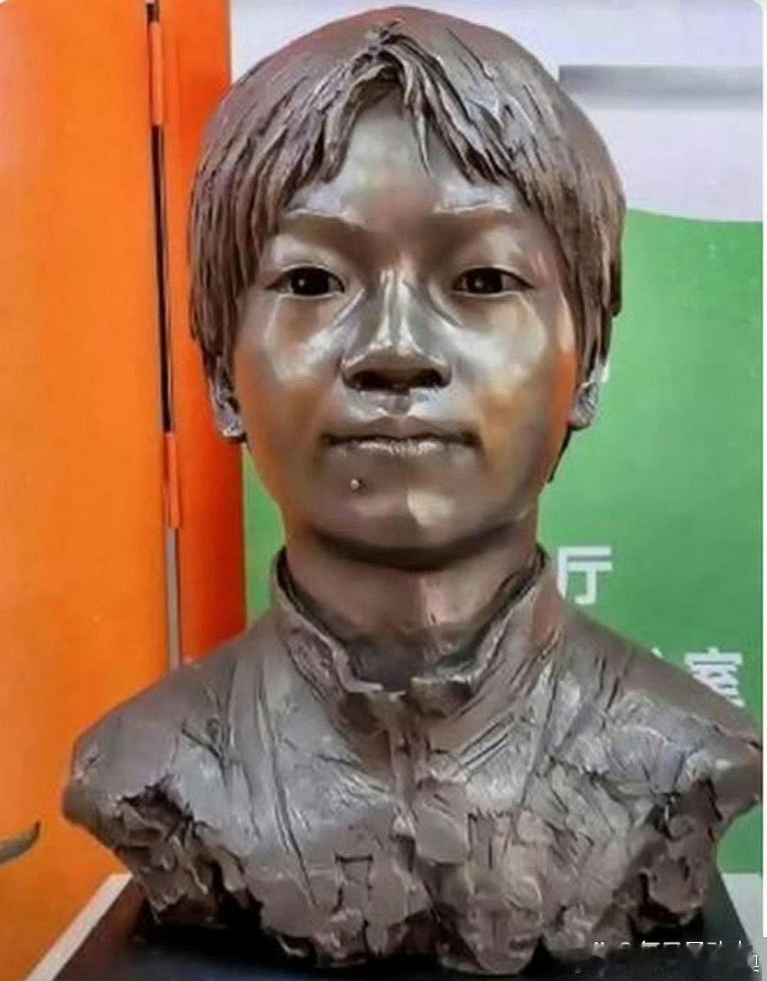 郭晶晶没想到，陈若琳没想到，就连陈芋汐也十分意外，那个出身农村、长相清秀又平日里十分低调的小姑娘全红婵，如今居然拥有了专属青铜雕像 ​
