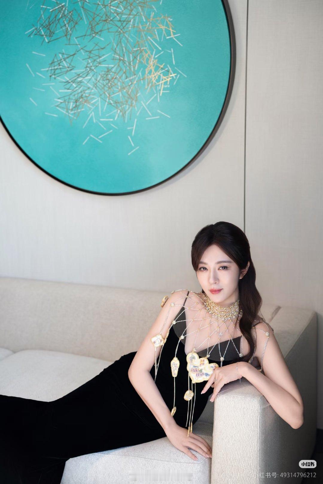 这么美的图你们不发 你们…你们没事吧？？？[摊手]​