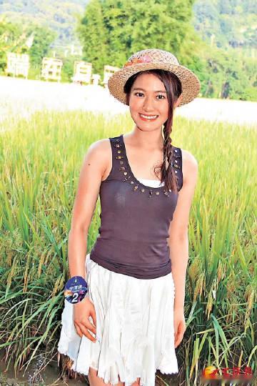【12位候选港姐广州暴晒拍外景】<br />12位候选港姐昨日启程到广...
