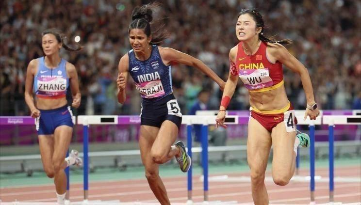 杀疯了！名古屋亚运女子百米栏简直成了“神仙绞肉机”！中岛瞳12秒60狂暴坐镇，吴艳妮、林雨薇正面亮剑，五强分差仅有窒息的0.3秒！
 
名古屋亚运会的田径赛场硝烟弥漫，女子100米栏这项亚洲关注度拉满的“速度与技巧修罗场”，终于迎来了近年最窒息的一战。

中岛瞳、福部真子、吴艳妮、林雨薇，再加上带伤