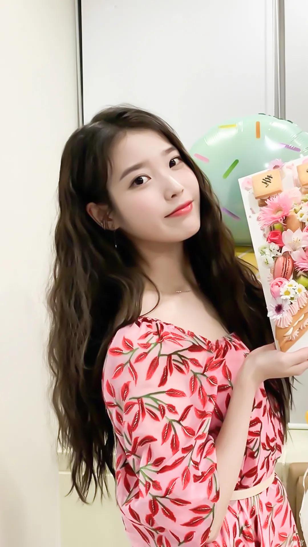 如何做一个精致优雅的女性? 做精致优雅女性，得从多方面下功夫。穿着上...