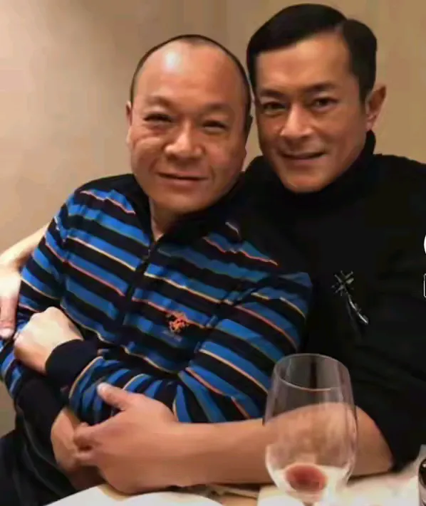 吴志雄也是那种有底线有能力的人，跟古天乐的关系很亲密，可是自己的债务都是自己处理，从来不要求古天乐帮忙，曾经澄清过债务都是自己还的，没有拿古天乐的钱。吴志雄跟古天乐的感情很好的， 两个人可以亲密的搂抱在一起，经常一起吃喝。
外界也觉得吴志雄以前的债务，就是古天乐帮忙还的，可是吴志雄不是那种随便要兄弟