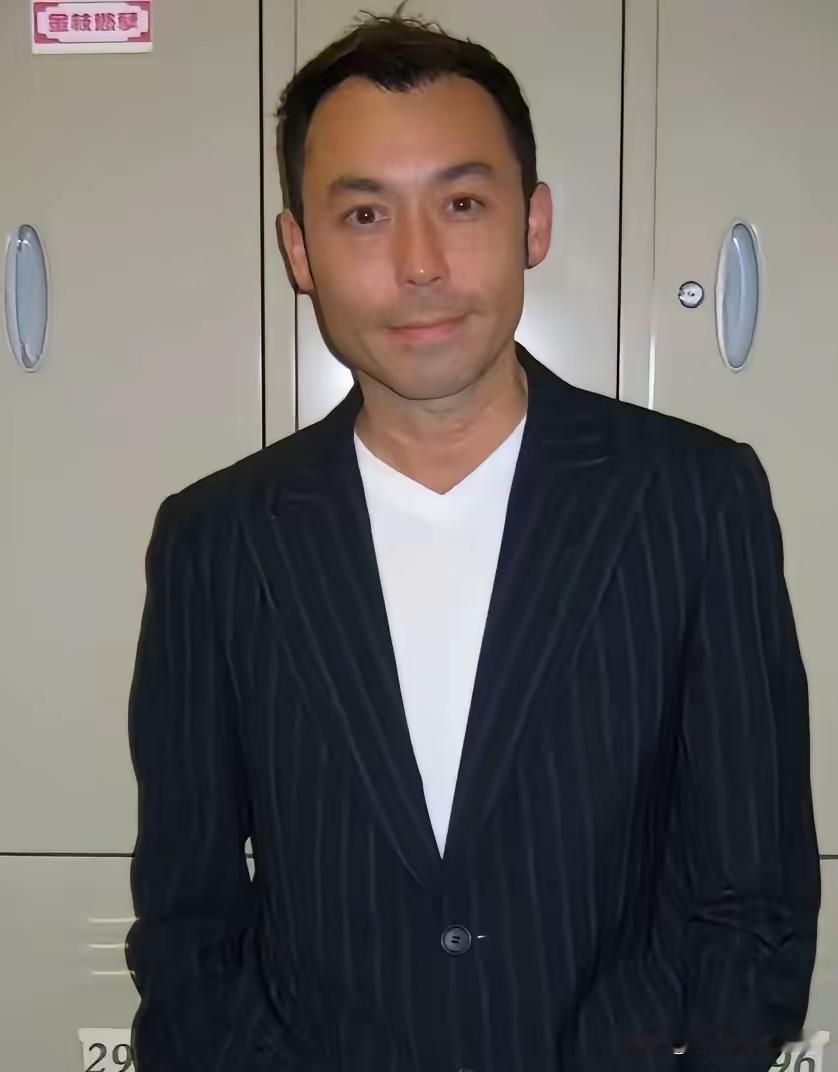 演员雷宇扬去世了
查了一下才知道，
和所有明星不同，他的晚年生活居然是这么过来的！
​他的晚年生活分为两个阶段，没生病之前和生病之后。
​​说实话，看到消息那会儿我愣了好几秒。62岁，胃癌，9月7号离世，妻子马荔全程陪护。相关消息在9月11日由港媒正式对外曝光，9月12日在广州举办简约佛教告别仪式，