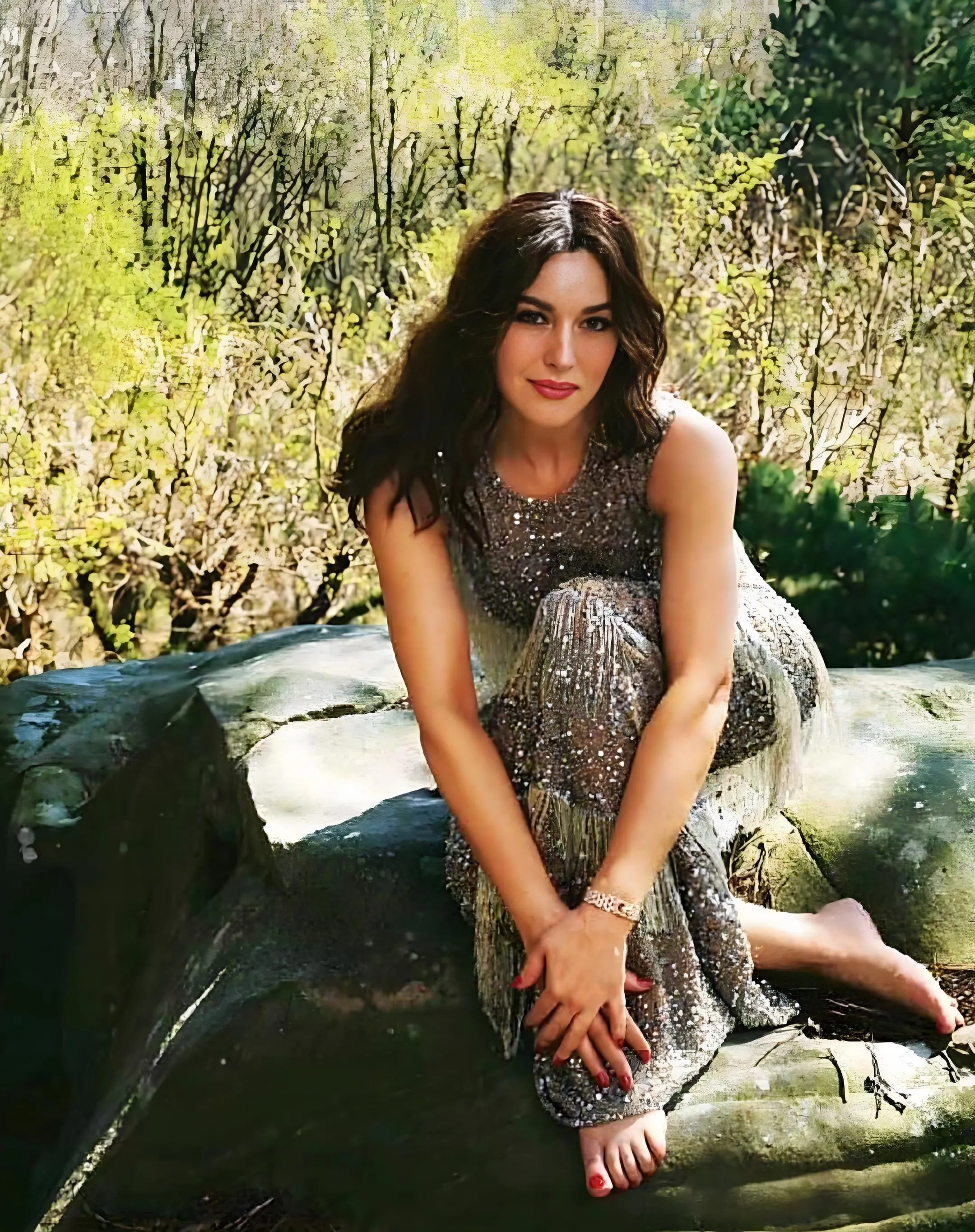 第一次看到面带微笑的莫妮卡贝鲁奇，其他写真美照要么是冷艳高贵，要么是优...