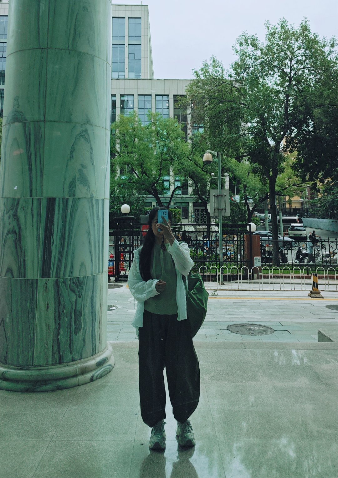 今天早晨特别凉爽，骑电动车舒服极了。 ​​​