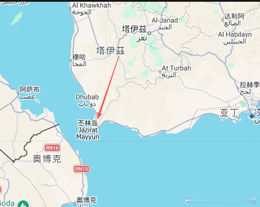 也门战争2026 我终于知道昨晚也门激烈战斗的情况了。其实说起来很简单：胡塞武装组织起强大的兵力从塔伊兹省向南突进，以图拿下南边的曼德海峡。因为只有拿下曼德海峡才能对往来于红海的船只存在威胁。所有这些都表明胡塞武装正在为伊朗而战，以控制曼德海峡。因为胡塞武装自身对红海的封锁兴趣并不大。伊朗的考量并不难理解：目前在霍尔木兹海峡的封锁已经失败。他们就希望胡塞武装帮助自己控制曼德海峡，如果目标达成，对沙特的打击很大，也对国际油价有巨大影响。胡塞武装接受伊朗的旨意后立即行动。但他们没有先进雷达和其它侦察装备，无法感知过往船舶的行踪。以前呢，还靠小艇/小船在红海上攻击船舶，而这次不一样，也门政府军和沙特军队早已封锁了红海海域，使得胡塞武装失去海上机动能力（最近很多运往胡塞武装的走私船只被缴获）。所以胡塞武装只得拼命向南突围，意欲抢占曼德海峡咽喉，用肉眼攻击过往船只。这场战斗非常激烈，从昨天晚上一直到现在。据说还在打，双方都有不小的伤亡。但最新的消息显示胡塞武装尚未实现计划中的快速突破。这一场...