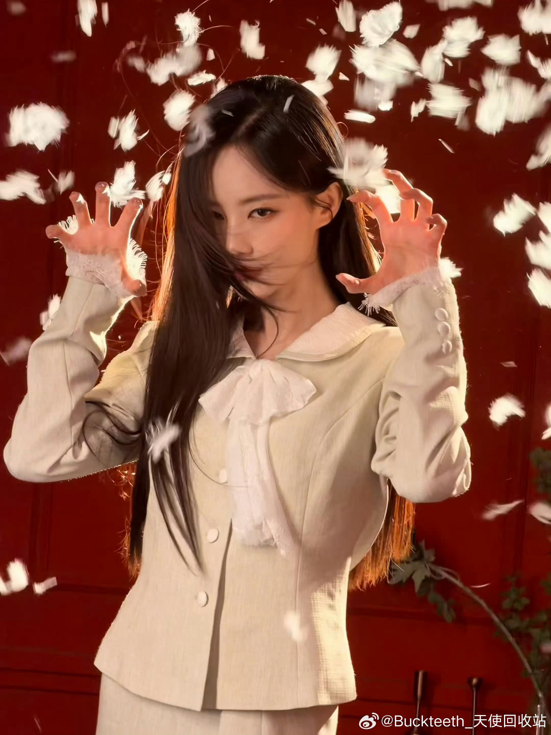 #李一桐[超话]# lyt#李一桐剧宣用薛甄珠经典台词# lyt#李一桐民国美人蛇# 

山野万里 藏不住秋天的爱意是逐渐变浓的秋

​