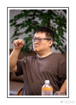 #眼镜戴了和没戴是两回事# 国际聋人节前夕，雷鸟举办活动让声音看得见。戴上雷鸟iO，别人说话实时变成镜片字幕，不用手语纸笔，听障朋友也能面对面自在聊天#AI眼镜给听障人士开了一扇窗##等我戴上眼镜你再说# ​
