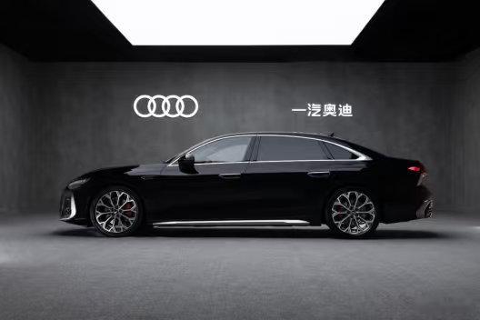 座舱秒变未来影院，五屏联动赋予全新奥迪A6L科技灵魂踏入座舱，仿佛步入...