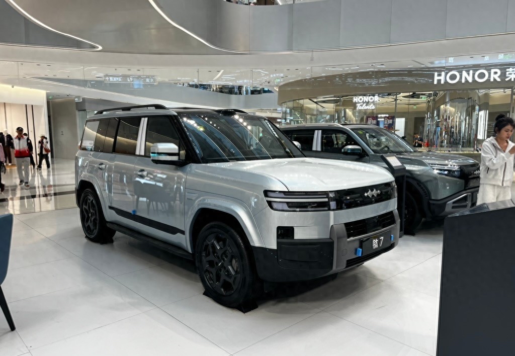 方程豹钛7卖爆了，不靠降价不靠吹牛，它到底赢在哪儿？ 最近身边好几个人...