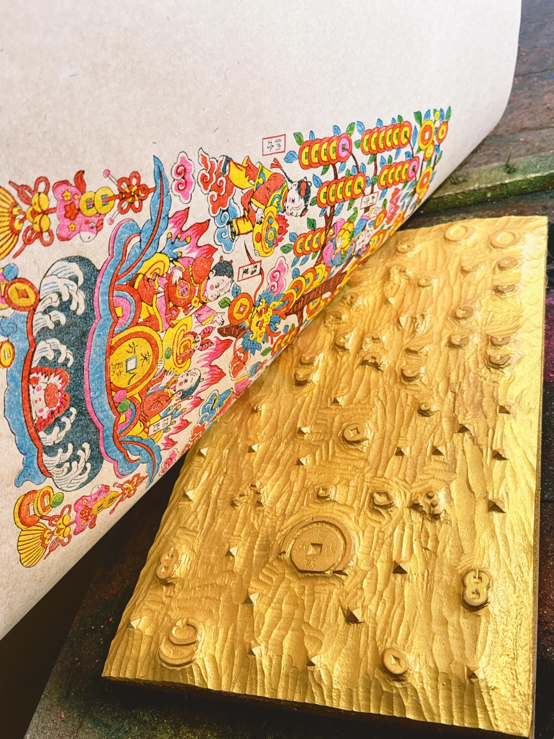 在年画上加入印金，2026一定来财！